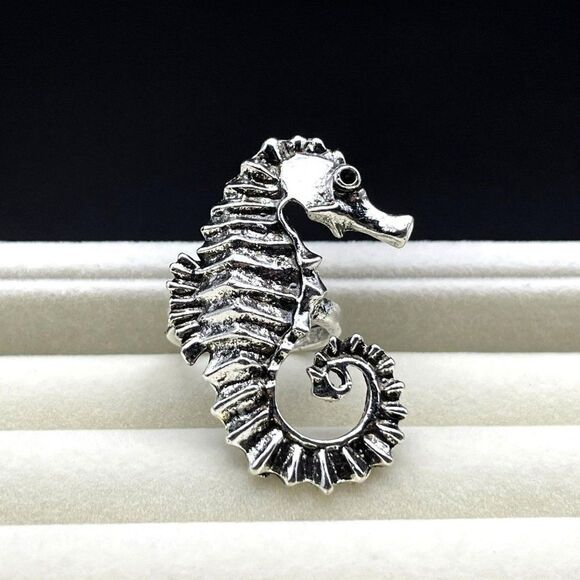 925 Sterling Silver Detailed Seahorse Boho Style Statement Ring Size 8 - Picture 3 of 10